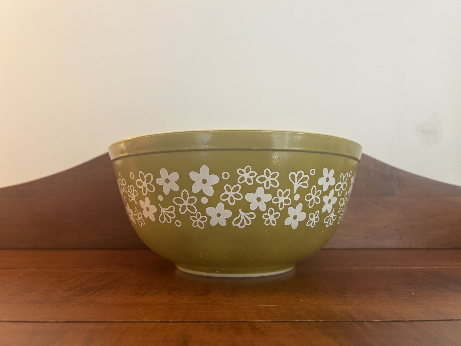Vintage Pyrex Crazy Daisy Spring Blossom 403 Mixing Bowl- good condition, nice shine. Some scratches inside