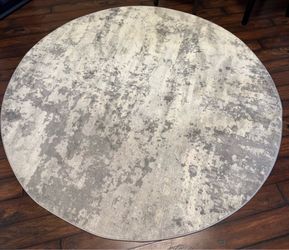 Round Gray & White Rug - 6’7”