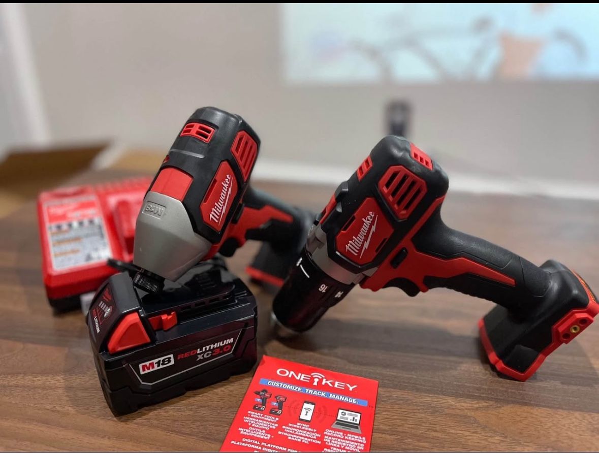 Milwaukee M18 18V Lithium-Ion Cordless Drill Driver/Impact Driver Combo Kit