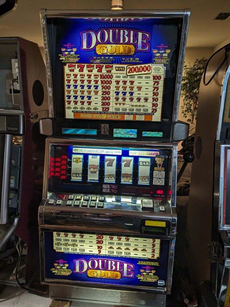 IGT S2000 9 line 5 Reel Multi-denomination Slot Machine