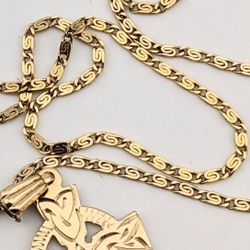 14 K Yellow gold Celtic Cross necklace 3.18 g