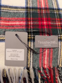 BRAND NEW GIFTABLE MADE IN ITALY CHRISTMAS PLAID SUPER SOFT BLANKET WITH TAGS ATTACHED