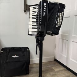 Acordeon Con Base Metálica Y Con Estuche
