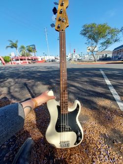 FENDER PRECISION BASS (MIM, WHITE)