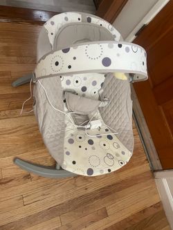 Electric baby swing