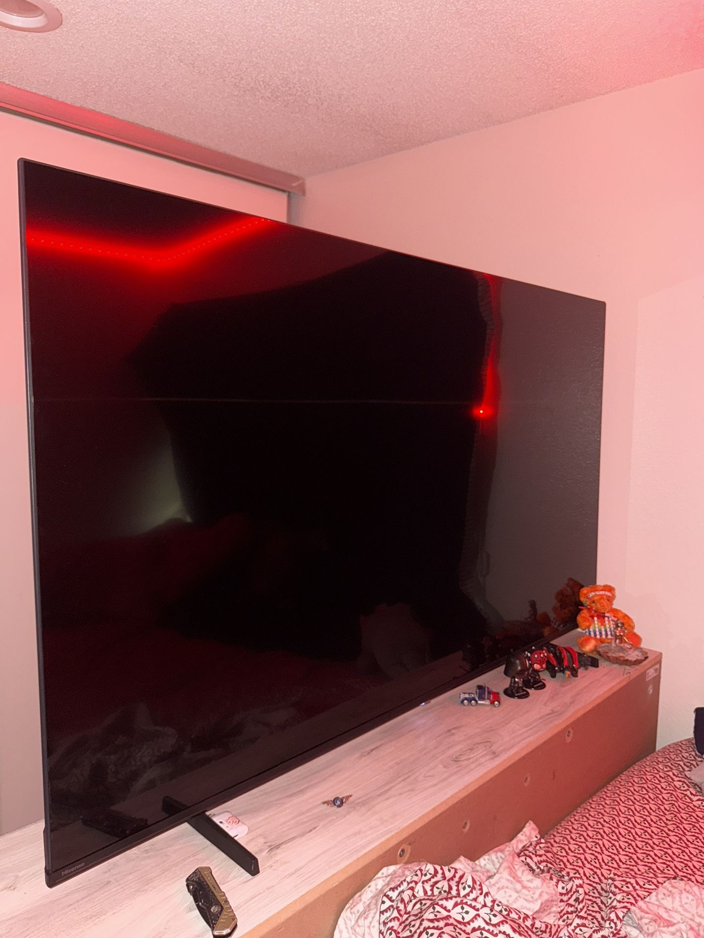 65” 4kUHD QLED Hi-sense TV