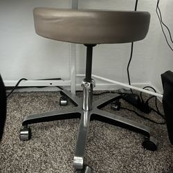 Adjustable Stool 