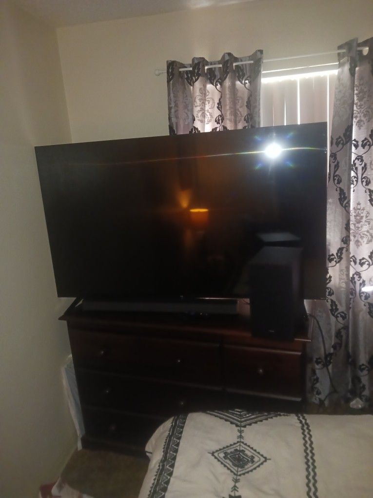 T.V 55" + Soundbar- Subwoffer,  200.00 dollars! Don't  need Anymore. TCL TV Samsung  Sound bar