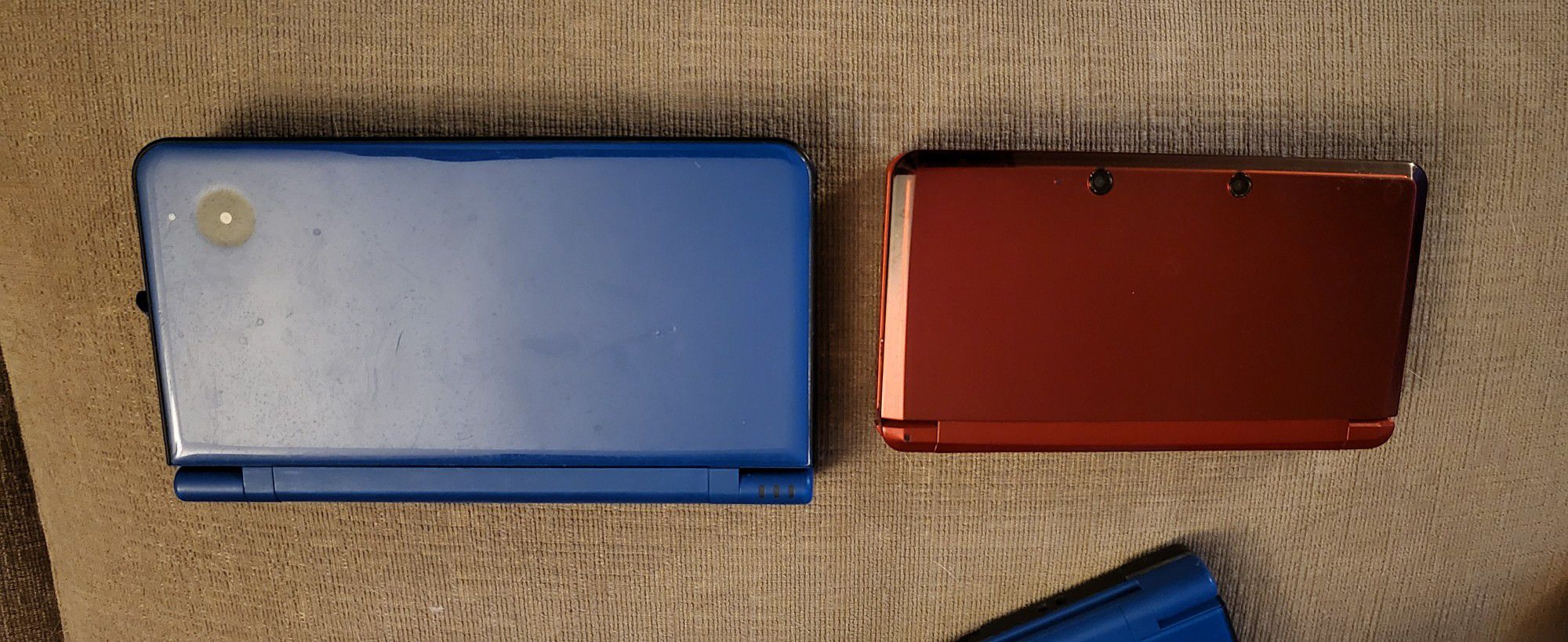 Red & Black Nintendo 3DS & Blue DS XL. Plus Many Games