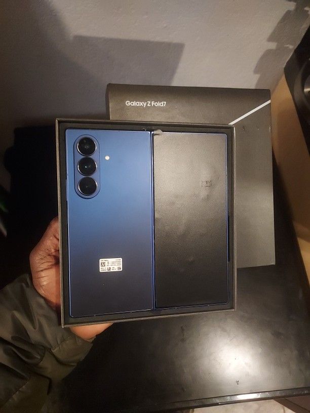 UNLOCKED SAMSUNG GALAXY FOLD 7 (512GB )