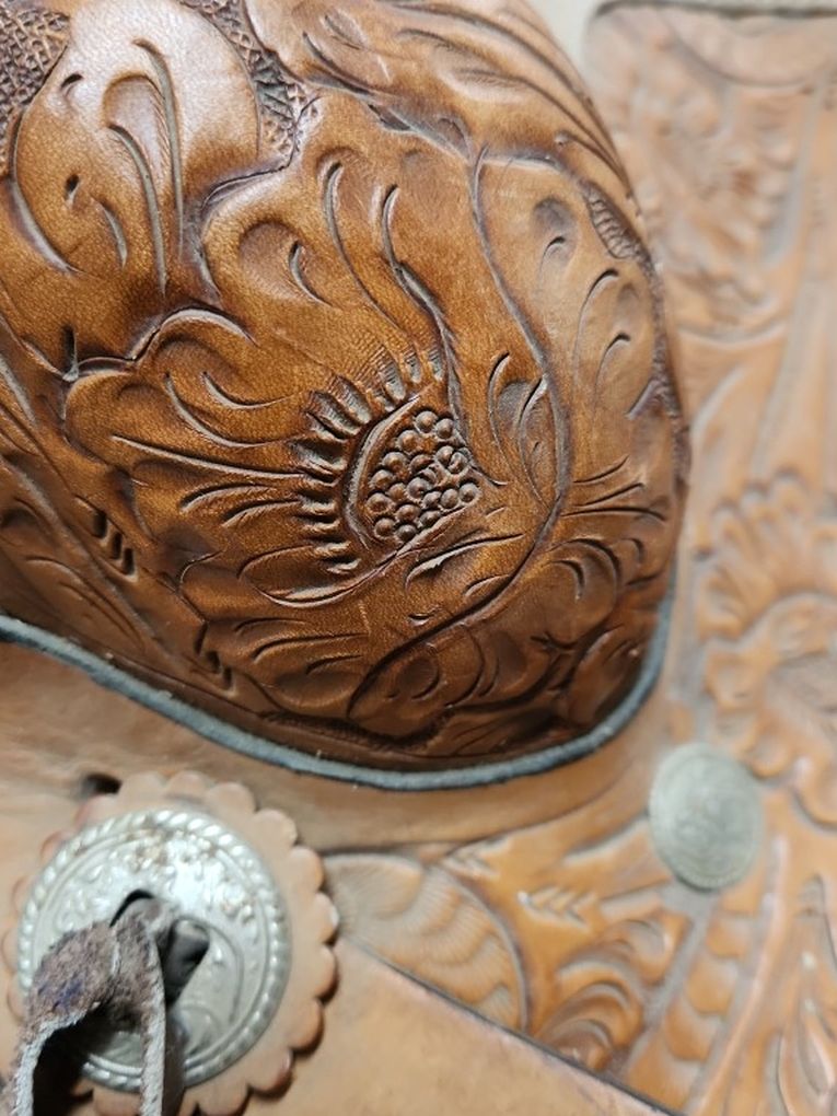 Saddle 