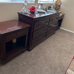 Four Piece Of Wood Furniture Set 200$