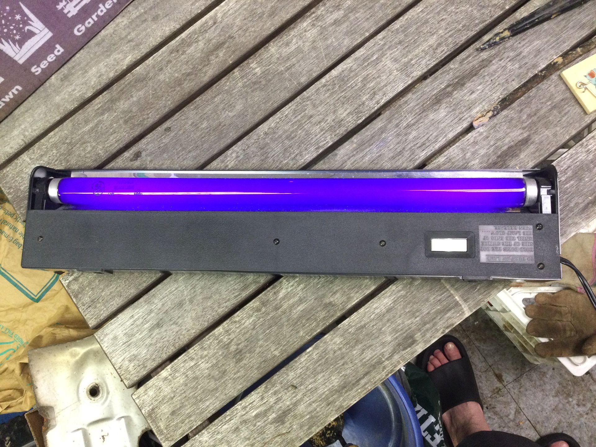 RadioShack Fluorescent Black Light Fixture And Tubes