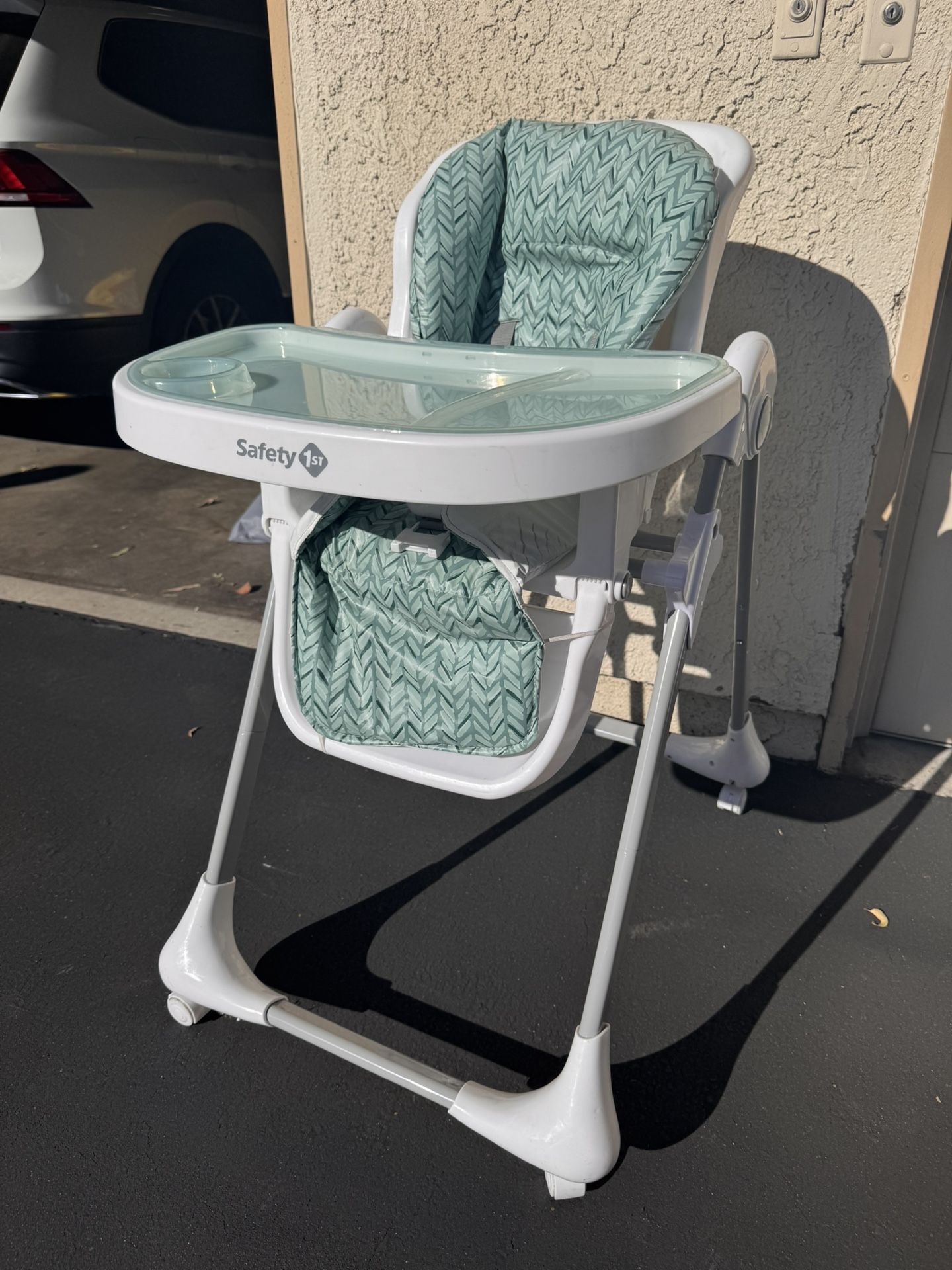 Like-New Safety 1st AdapTable High Chair – Perfect for Growing Families!