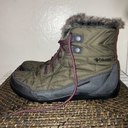 Women’s Columbia Sportswear Minx Shorty III Waterproof Snow Boots, Fur Lined, New, Size: 8.5