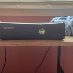 Xbox 360 + Minecraft & Deadpool – Great Condition!