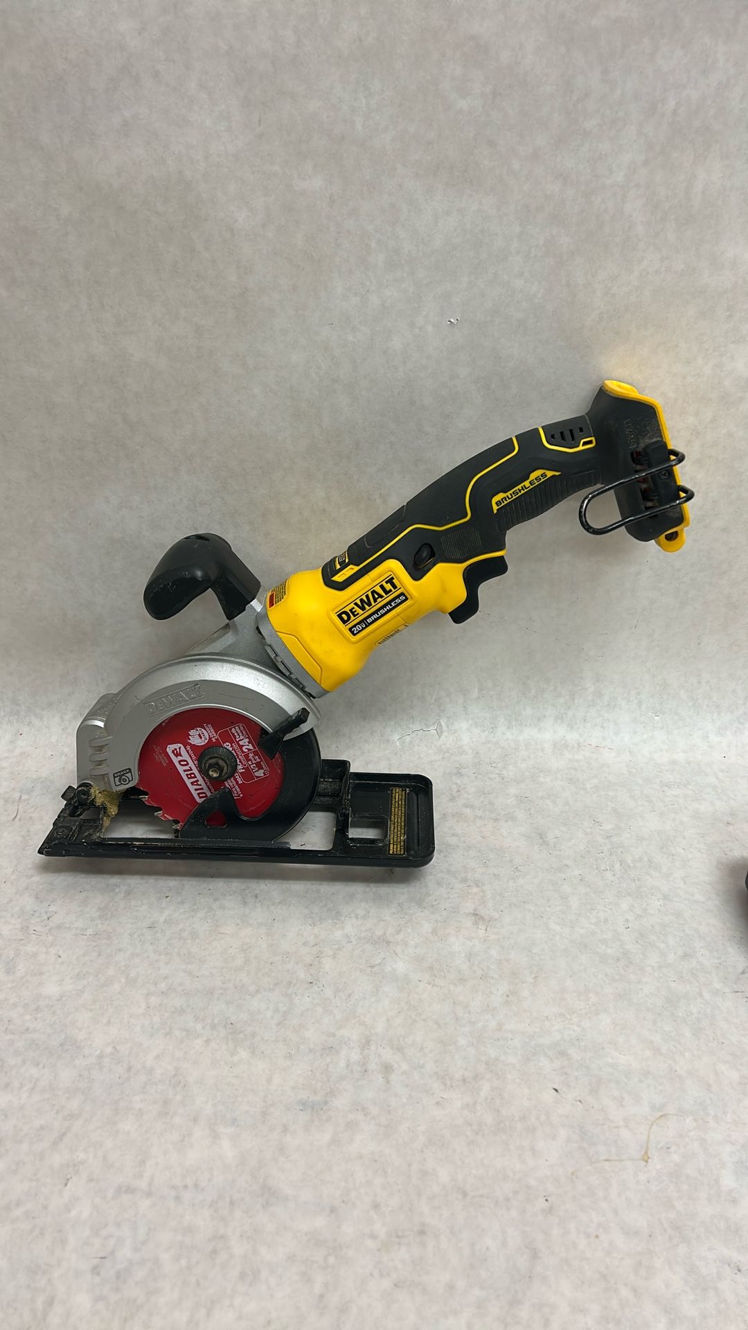 DeWalt 20 V brushless 4 1/2 inch circular saw model DCS571