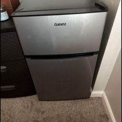 Galanz 3.1 Cu ft Two Door Mini Fridge with Freezer 