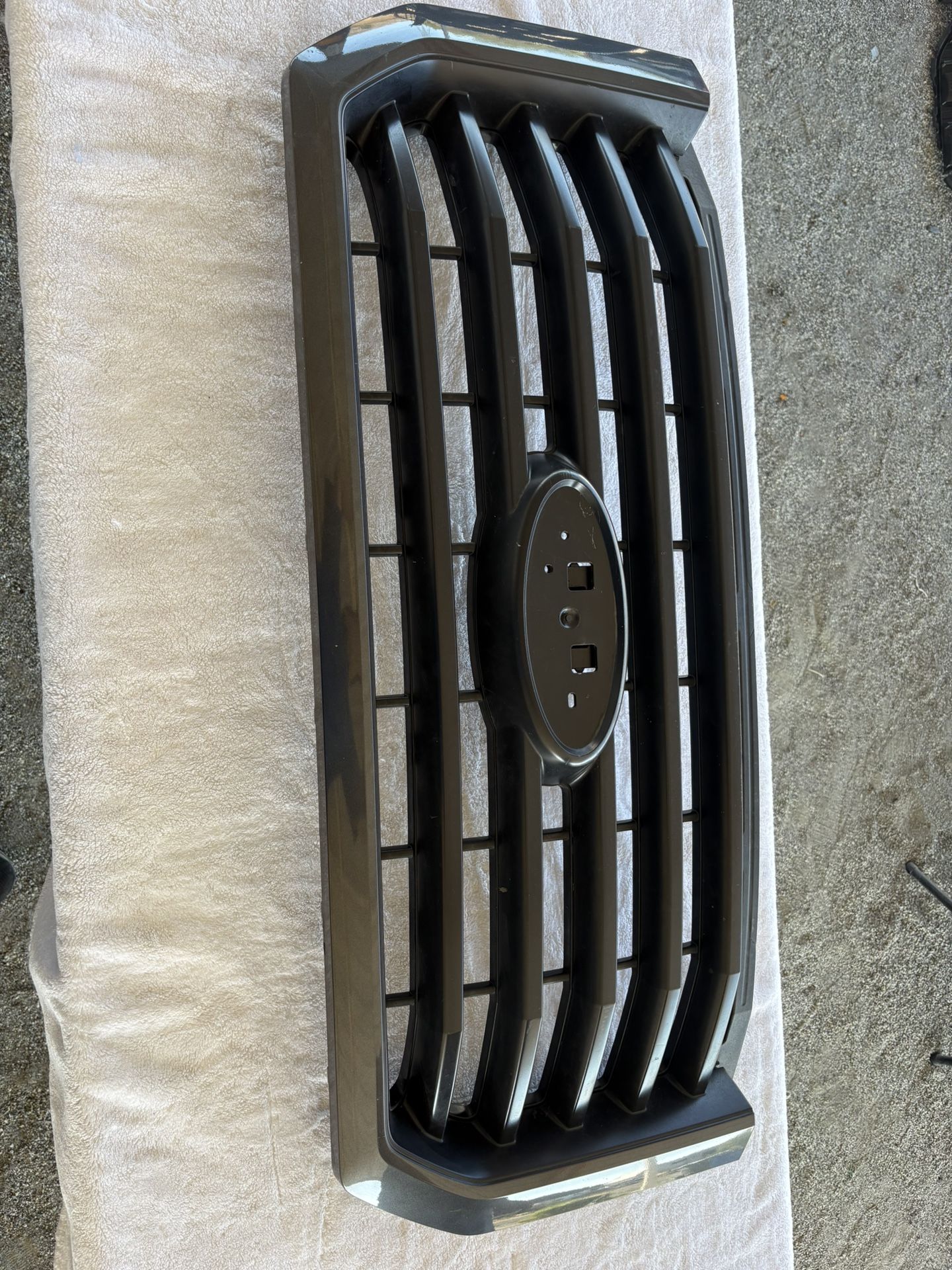 15-17 Xlt Grille