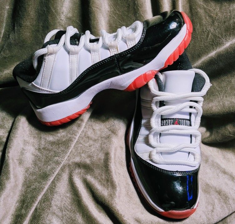 Jordan's Retro Low Size 7