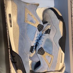 Jordan 4 UNC 