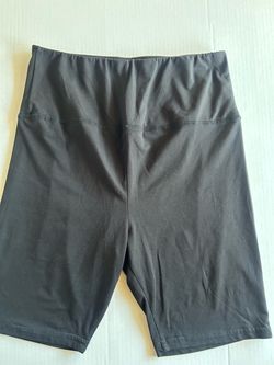 Women's Winter Lauren black cycling shorts, size M.