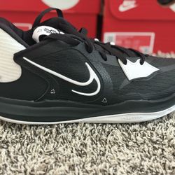 Nike Kyries 