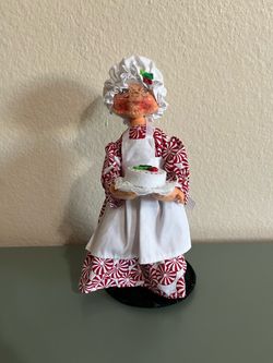 Annalee 2019 Peppermint Mrs Chef Figurine 9”