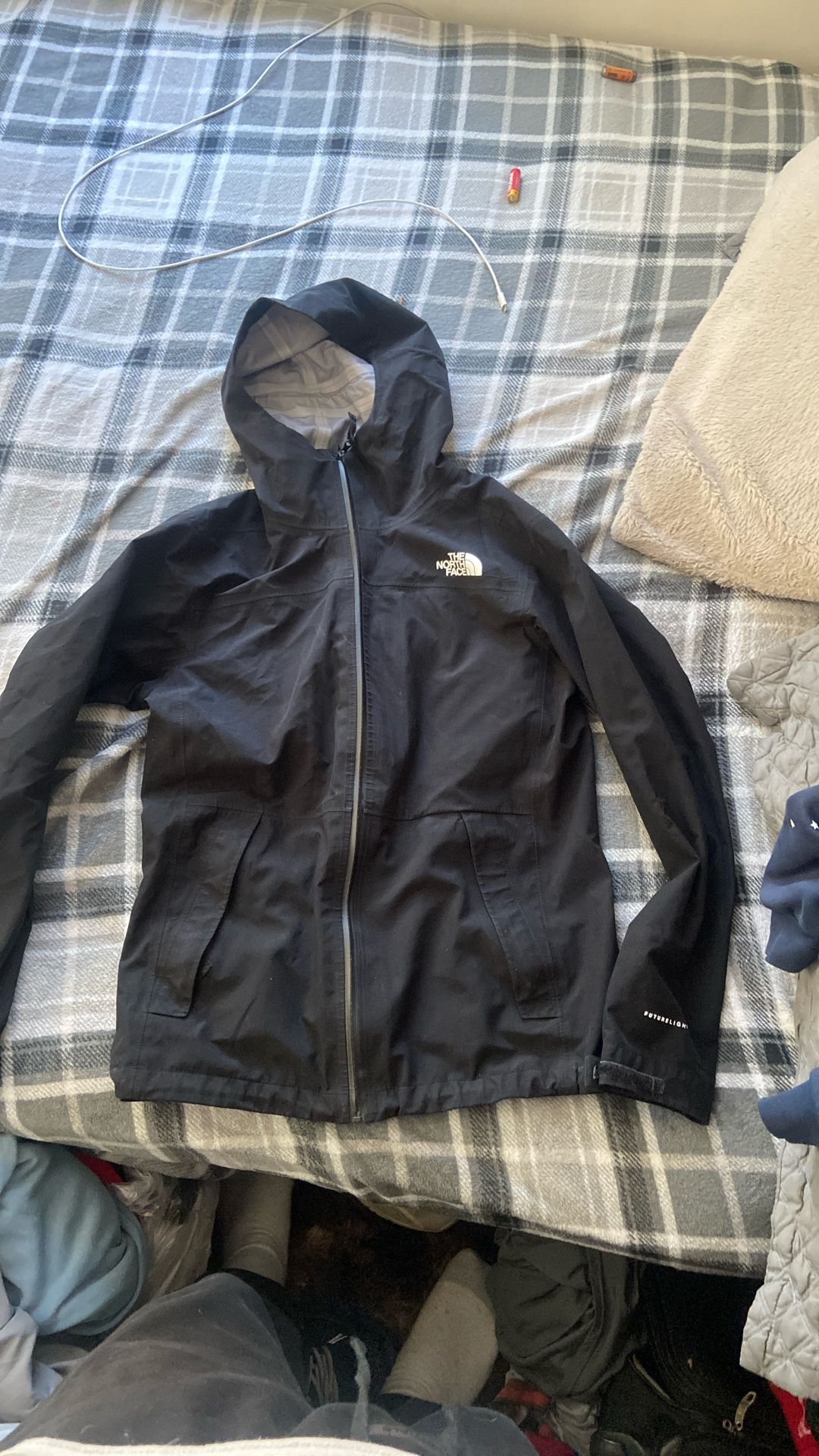 northface windbreaker
