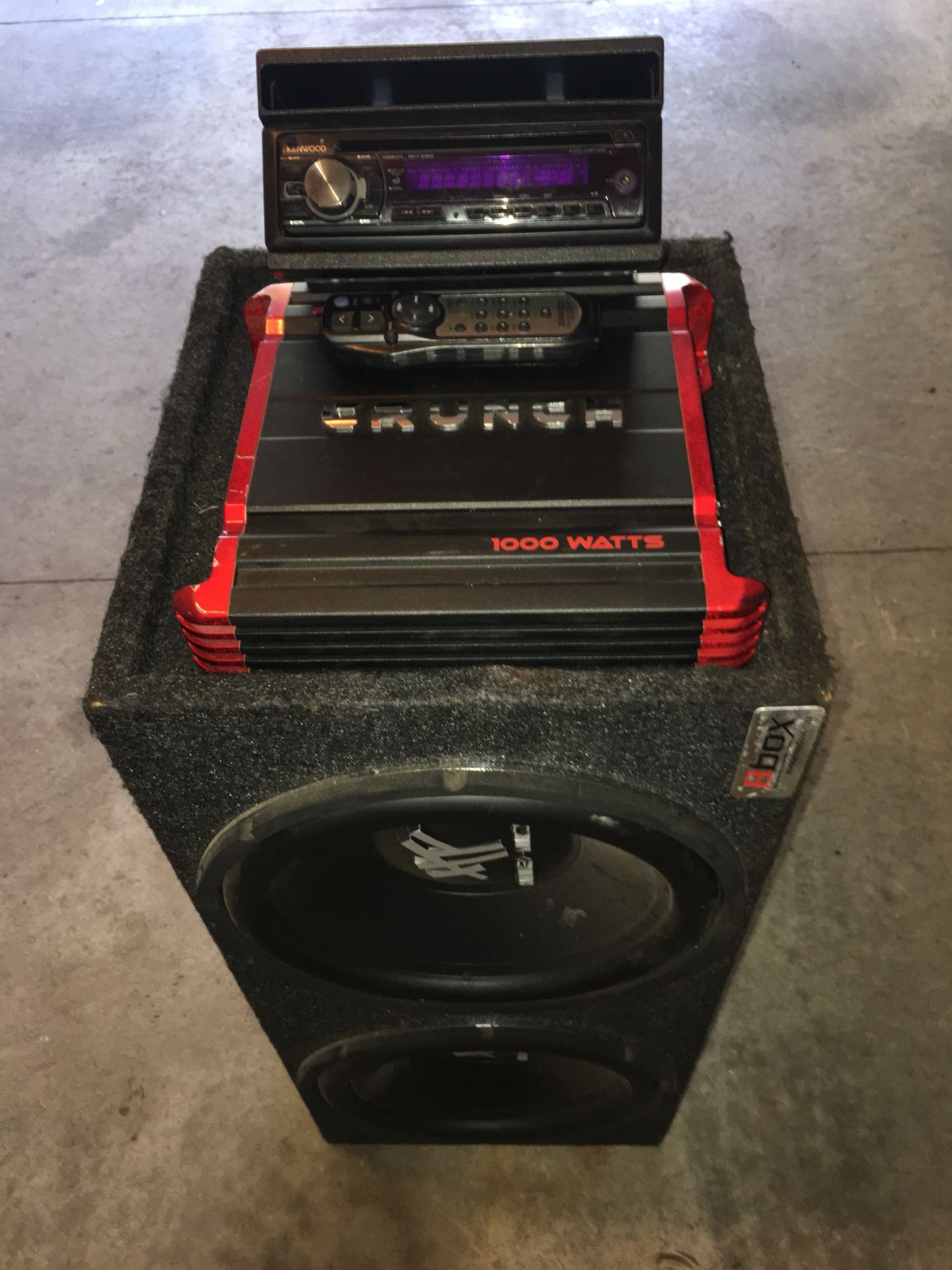 Kenwood CD Changer Radio with Remote Control, Crunch 1000 Watt Amplifier and Hifonics 2 12 Inch Woofer Kickerbox. Sounds immaculate!