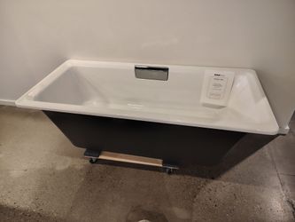 Kohler Volute Freestanding Bath