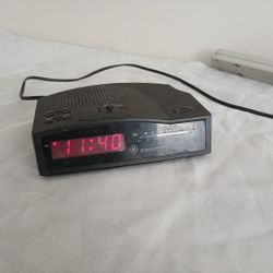 GE FM/AM Clock Radio