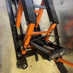 VEVOR 1,500 LB Motorcycle / ATV Hydraulic Jack – Heavy Duty