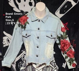 Emory Park | Light Wash Denim Jacket w/ Rose Embroidery | Small | 23 W x 20 L |