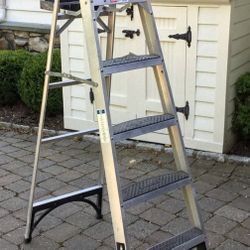 HUSKY 6’ HEAVY DUTY LADDER MODEL CSL2-6