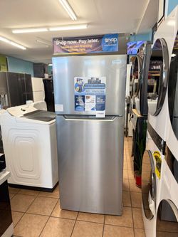 New Element 18 Cu Ft Top and Bottom Refrigerator Stainless Steel