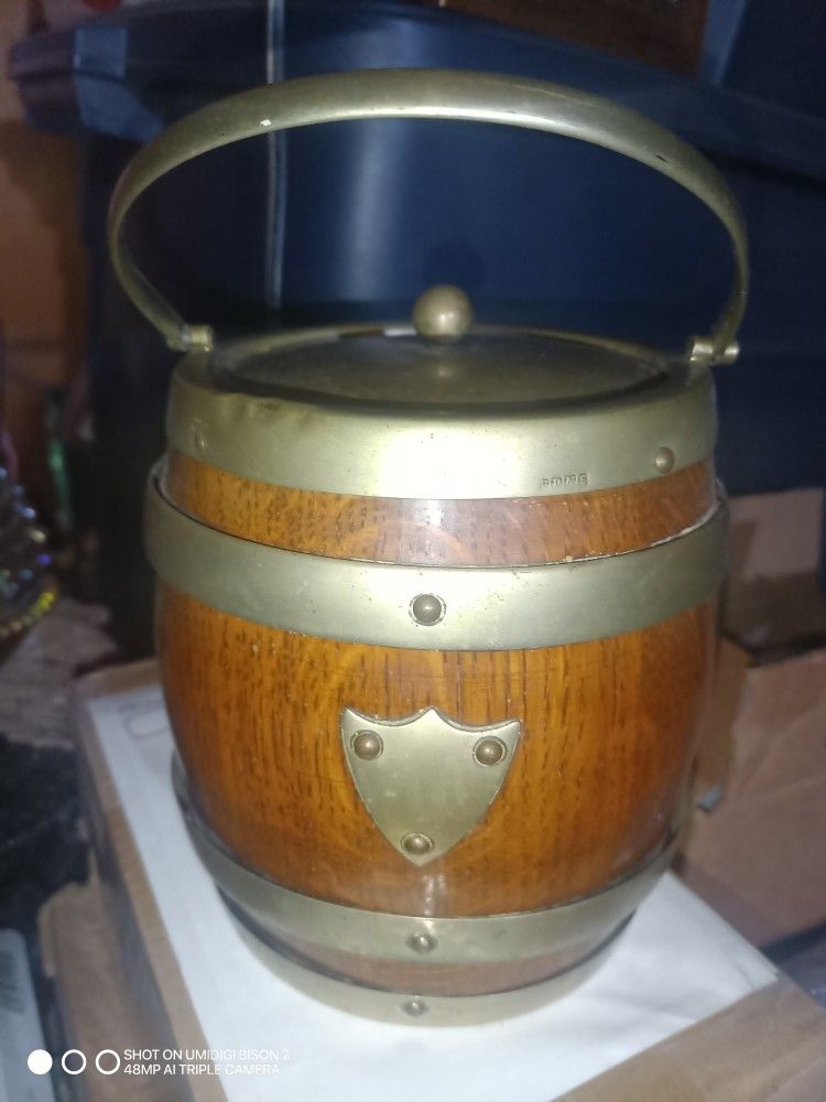 ANTIQUE ENGLISH 1920'S-30'S OAK BISCUIT BARREL
