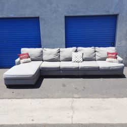 Beautiful sectional couch 🛋️ gray, very clean