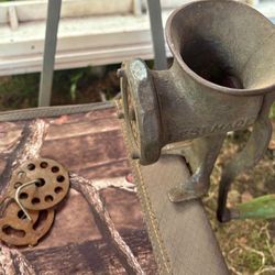 🧰 Vintage “Best Made” Cast Iron Meat Grinder – Hand Crank, Clamp-On Mount 🧰