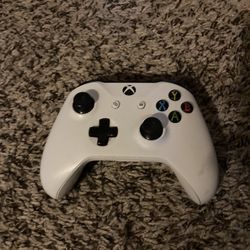 Xbox One And Controller 