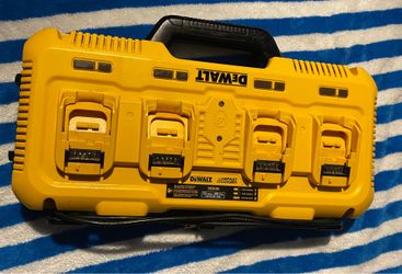 DEWALT 20V -40V LITHIUM ION 4 FAST CHARGER