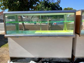 GLASS COUNTERS WITH LOCK 🔐 DOORS AND MAGIC GREEN 💚 GLASS THAT LIGHT UP