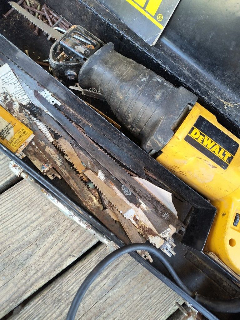 DeWalt Saw 