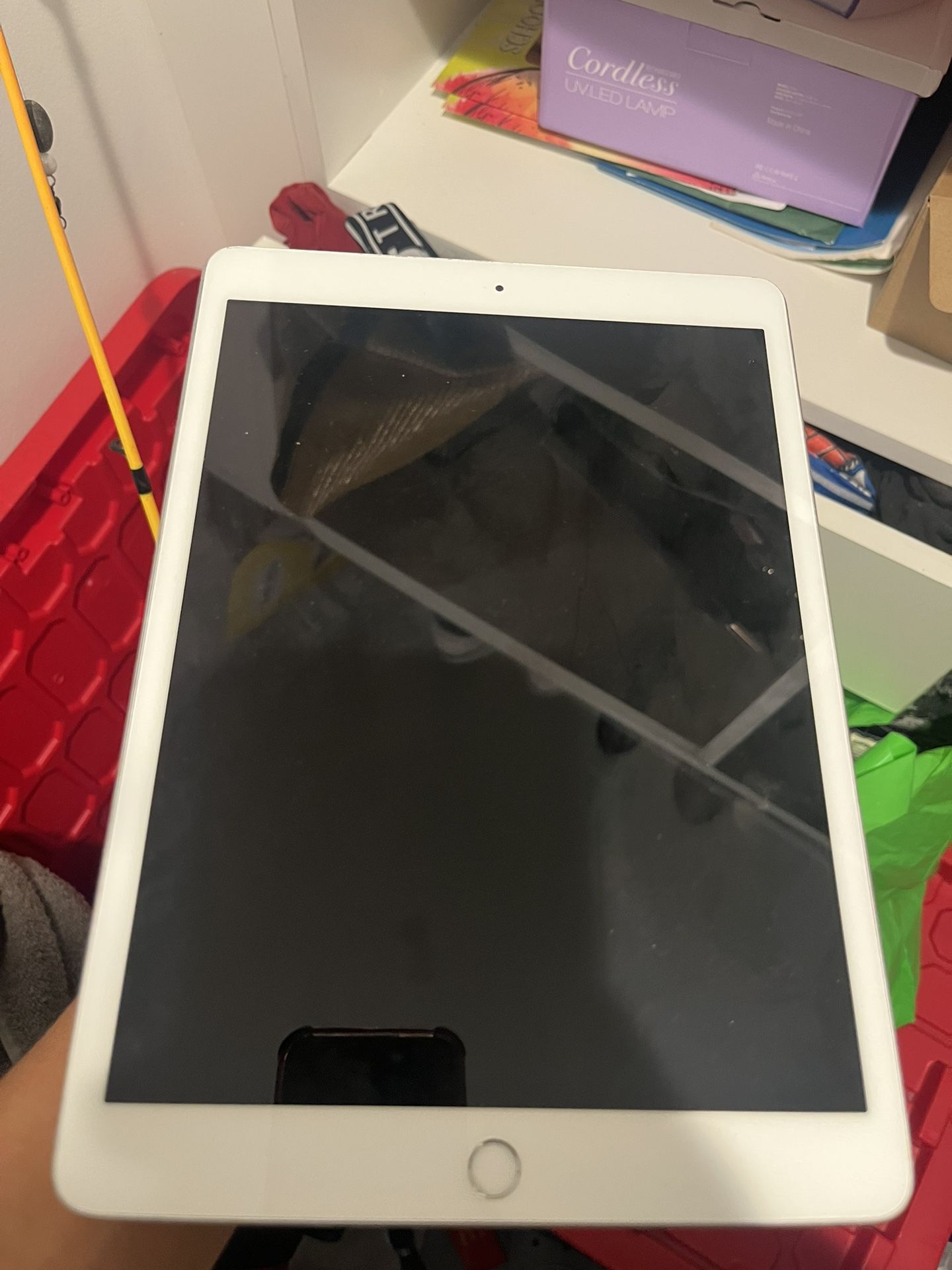 I Pad (Screen Is Broken) Still Turns On