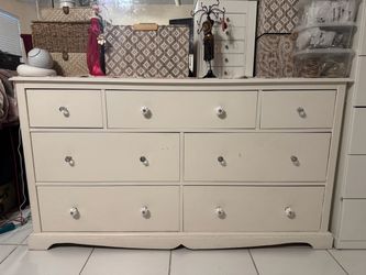 White wood dresser