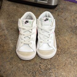 Toddler Girls Nikes Size 7C 