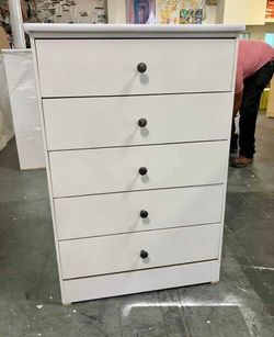 ✨Brand new white 8 drawer dresser