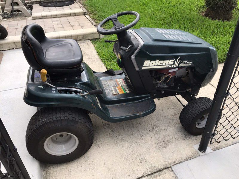 Bowlens by MTD 15.5 hp, 6-speed lawn tractor in good running condition.  Missing 38-inch, dual blade mowing deck.
