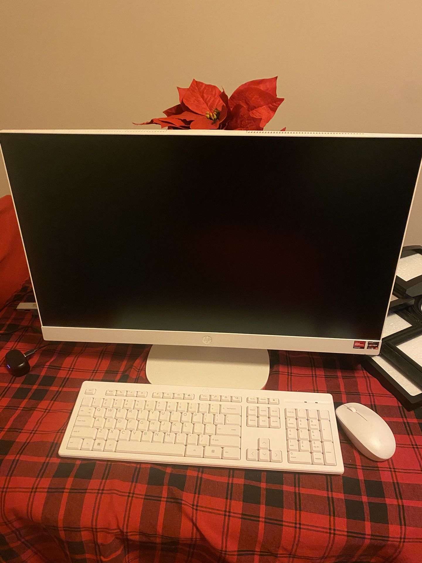 HP - 27" AIO Touchscreen Desktop AMD Ryzen 5 7520U 8GB 512GB SSD Windows 11