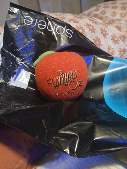 Wizard Of OZ AT SPHERE APPLES BEST OFFER!!!!!